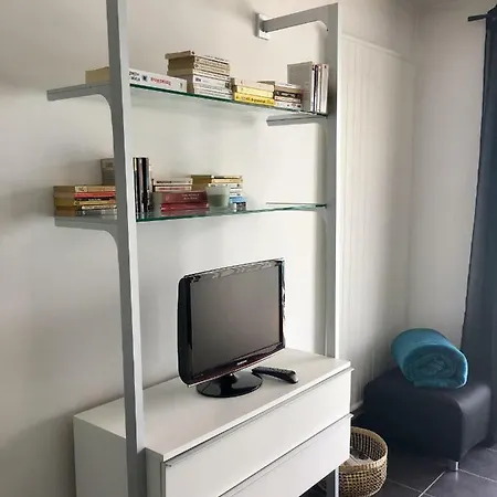 Les Du Port Apartment